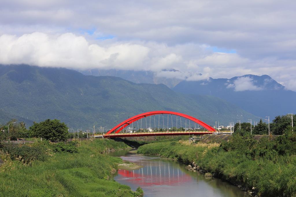 Bridge Bed And Breakfast Hualien Exterior foto